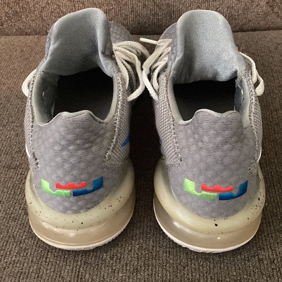 Nike Lebron basketball shoes - Picture 8 of 9